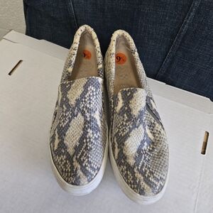 Vince Camuto Korli Snakeskin slip on size 9.5